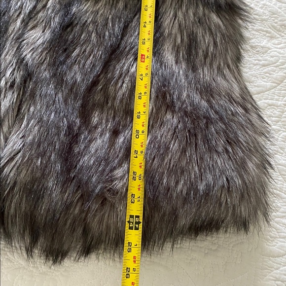 MICHAEL Michael Kors faux fur vest with front hook closures - Picture 7 of 9